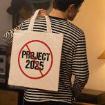 Stop Project 2025 tegen Trump Tote Bag<br><div class="desc">Voorkom dat Project 2025 in werking treedt door tegen Trump te stemmen in de verkiezingen van 2024. Stem op een democratische kandidaat voor president om te voorkomen dat de Republikeinen onze democratie in Amerika aanvallen. Anti Project 2025 canvas tas in zwart met een rode doorslag.</div>