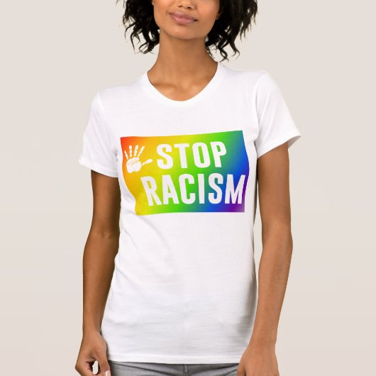 Stop racisme met regenboogkleuren t-shirt (Voorkant)