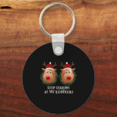 Stop Staring At My Reindeers Ugly Gag Xmas Sweater Sleutelhanger (Voorkant)