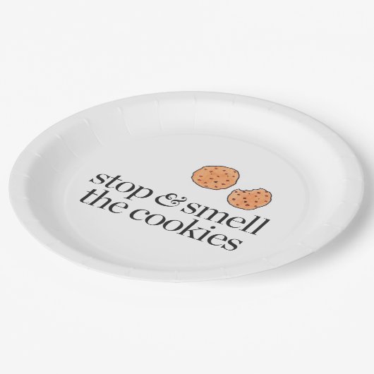 Stoppen en de koekjes verbranden papieren bordje (Gekanteld)