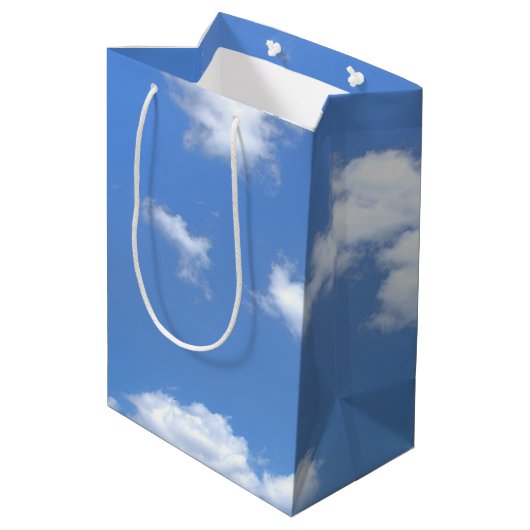 Stork and Baby Boy in Clouds Medium Cadeauzakje (Achterkant Gekanteld)