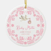 Stork Baby Girl Zwangerschapsaankondiging Kerstmis Keramisch Ornament (Voorkant)