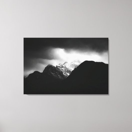 Storm en zon boven de bergen canvas afdruk (Voorkant)