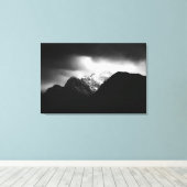 Storm en zon boven de bergen canvas afdruk (Insitu (Houten vloer))