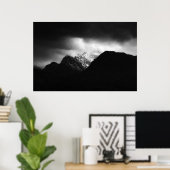 Storm en zon boven de bergen poster (Thuiskantoor)