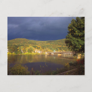 Storm in het najaar over de rivier de Connecticut Briefkaart
