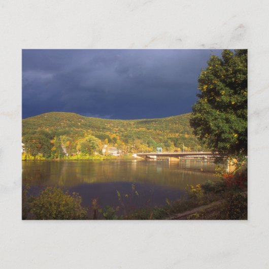 Storm in het najaar over de rivier de Connecticut Briefkaart (Voorkant)