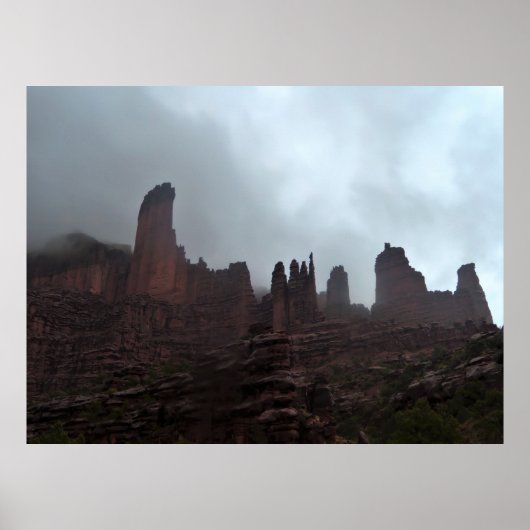 Storm over the Towers Poster (Voorkant)