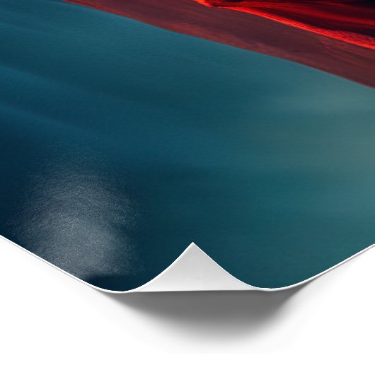 Storm Sentinel. Onbevreesde wolf snarrelt bij het  Perfect Poster (Hoek)