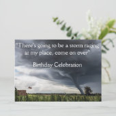 Storm tornado of twister die hooibalen optilt kaart (Staand voorkant)