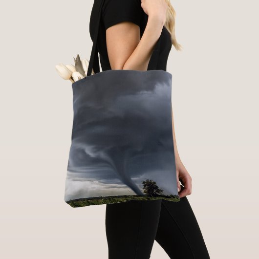 Storm tornado of twister die hooibalen optilt tote bag (Dichtbij)