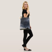 Storm tornado of twister die hooibalen optilt tote bag (Op model)