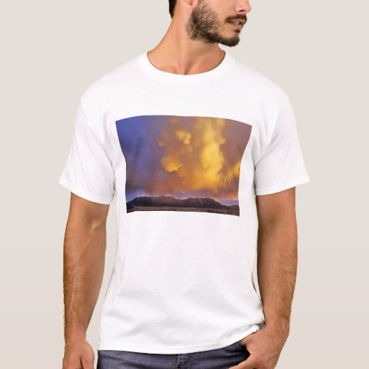 Storm wolken in het honderdjarig jasje van Montana T-shirt (Voorkant)