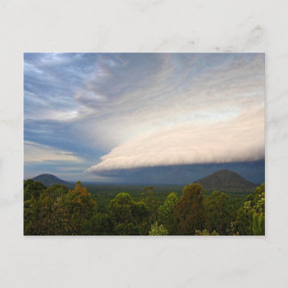 Storm wolken over Australisch landschap Briefkaart