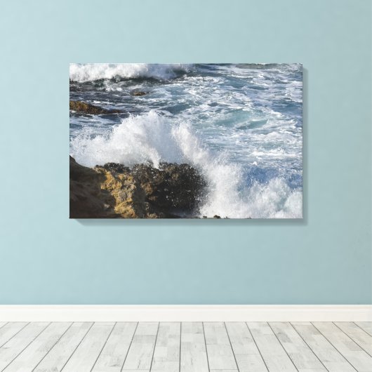 Stormachtig zee, golven die op stenen neerstorten canvas afdruk (Insitu (Houten vloer))