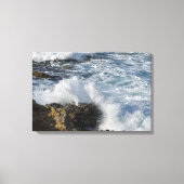 Stormachtig zee, golven die op stenen neerstorten canvas afdruk (Voorkant)