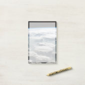 Stormachtige hemel boven de Amazone Post-it® Notes (Op bureau)