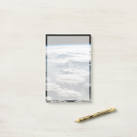 Stormachtige hemel boven de Amazone Post-it® Notes (Op bureau)