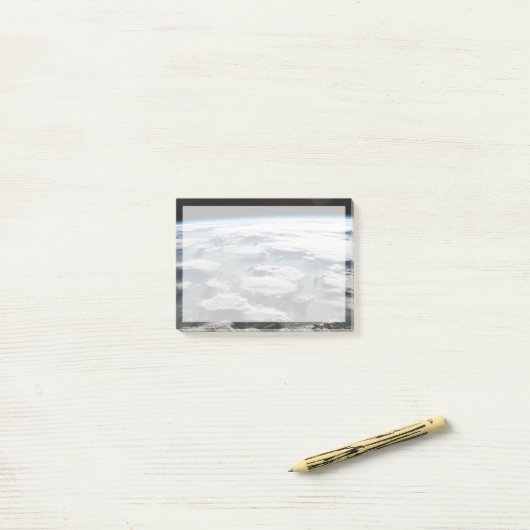 Stormachtige hemel boven de Amazone Post-it® Notes (Op bureau)