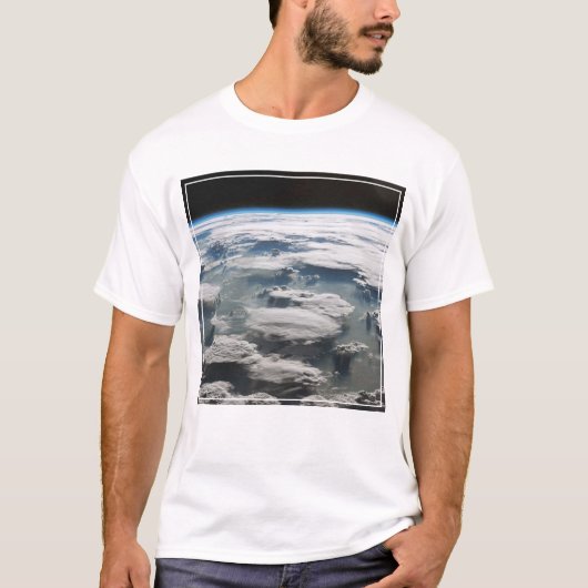 Stormachtige hemel boven de Amazone T-shirt (Voorkant)