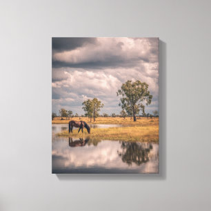 Stormachtige lucht paard vijver reflectie kunst canvas afdruk