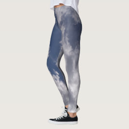 stormachtige wolken die zich op unieke leggings vo