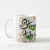 Stormen maken dat bomen dieper worden geworteld koffiemok (Links)