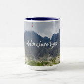 Stormen wolken over de bergen mok (Midden)