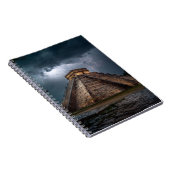 Stormlit Chichen Itza Piramide Notitieboek (Rechterzijde)