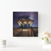 Stormy Sky op Brighton Beach Bandstand Vierkante Klok (Huis)