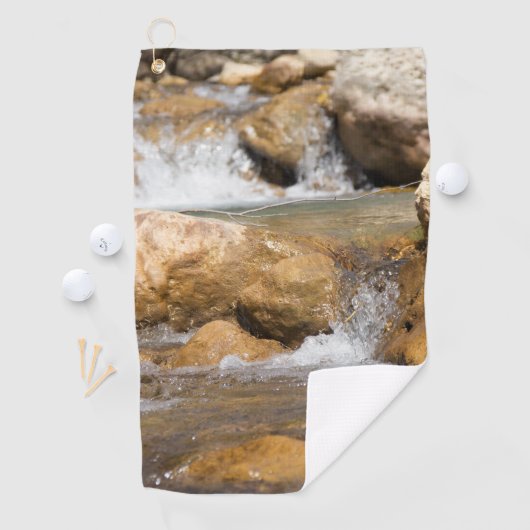 Stormy stream in het voorjaar golfhanddoek (Insitu)