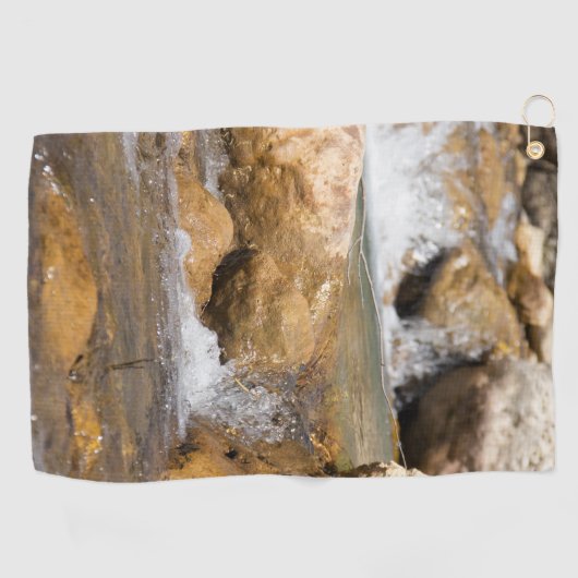 Stormy stream in het voorjaar golfhanddoek (Horizontaal)