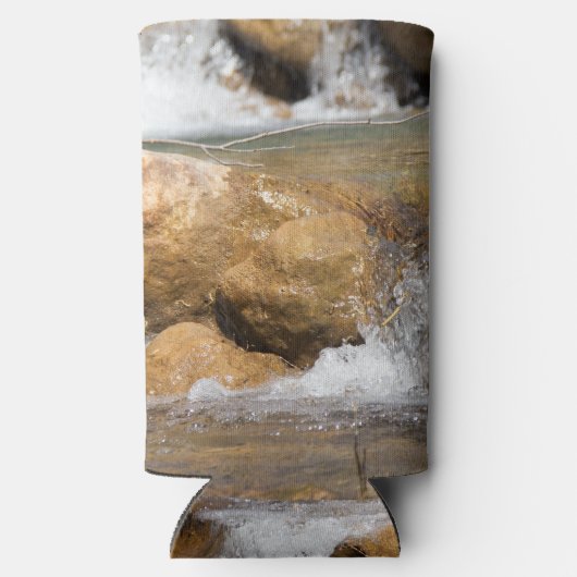 Stormy stream in het voorjaar seltzer blikjeskoeler (Achterkant)