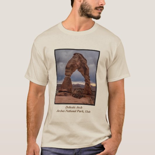 Stormy Sunset - Delicate Arch - Moab - Utah T-shirt (Voorkant)