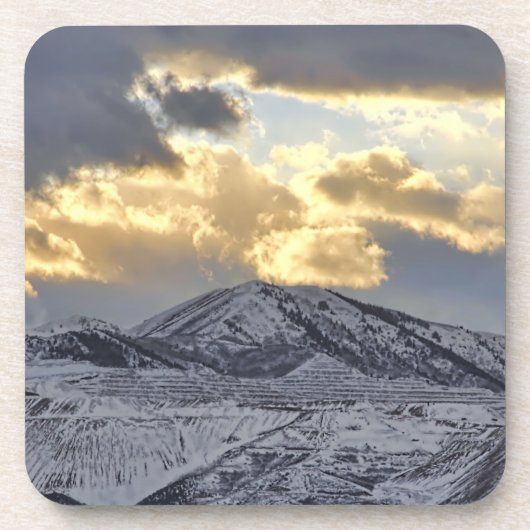 Stormy Sunset over Snow Capped Mountains Drankjes Onderzetter (Voorkant)