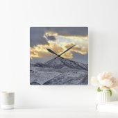 Stormy Sunset over Snow Capped Mountains Vierkante Klok (Huis)