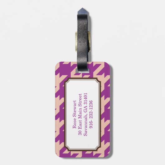 Stout modern paars houndstooth met monogram bagagelabel (Achterkant verticaal)
