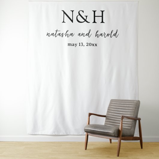Stout Monogram Zwart en Wit Trouw Achtergrond Wandkleed (In situ)