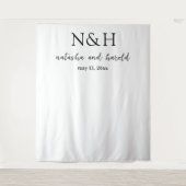 Stout Monogram Zwart en Wit Trouw Achtergrond Wandkleed (Voorkant)