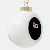 Stout of Braaf Bijpassend Kerst Grappig Ontwerp Keramische Bal Ornament (Links)