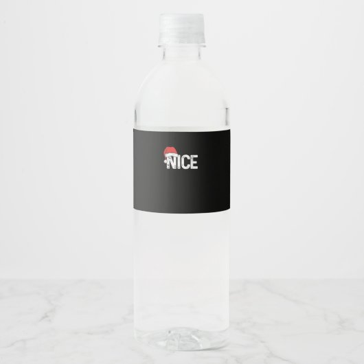 Stout of Braaf Bijpassend Kerst Grappig Ontwerp Waterfles Etiket (Voorkant)