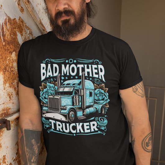 Stoute trucker omarmd door slechte moeder trucker t-shirt