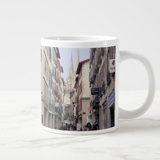 straat in Bayonne Grote Koffiekop (Rechts)