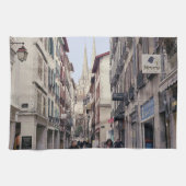 straat in Bayonne Theedoek (Horizontaal)