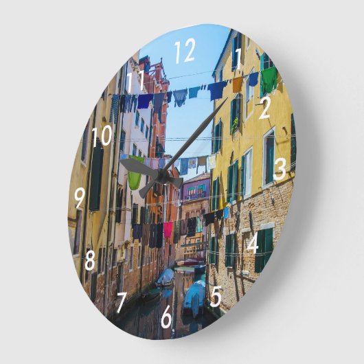 Straat in Venetië met wasgoed in Italië Grote Klok (Hoek)