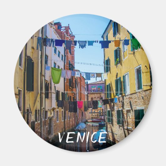Straat in Venetië met wasgoed in Italië Magneet (Voorkant)