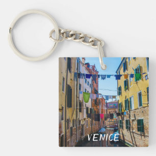 Straat in Venetië met wasgoed in Italië Sleutelhanger