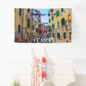 Straat in Venetië met wasgoed in Italië Spandoek (Insitu)