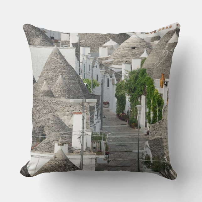Straat met trulli-huizen in Alberobello, Puglia Kussen (Voorkant)