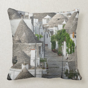 Straat met trulli-huizen in Alberobello, Puglia Kussen